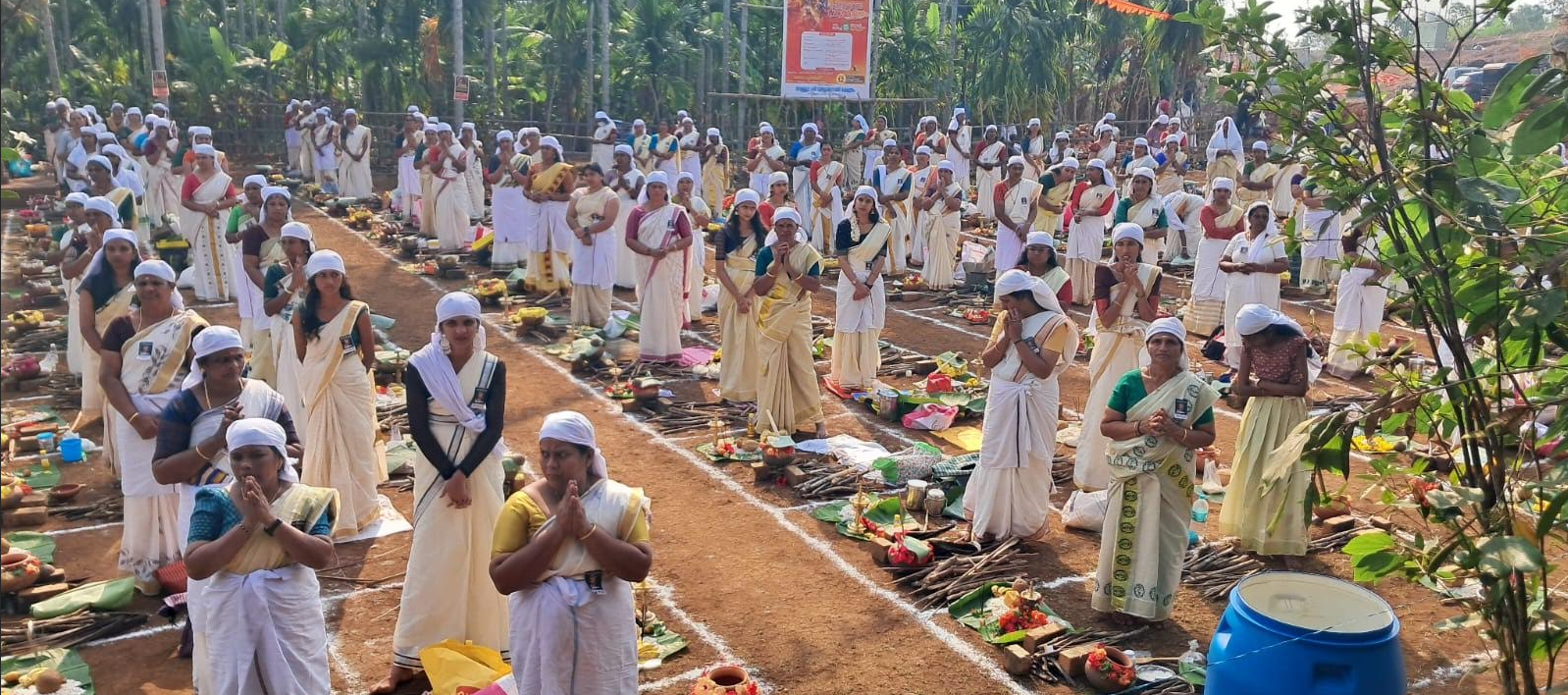 ഭക്തിയുടെ നിറവില്‍ വെള്ളൂട  ദുര്‍ഗാ ഭഗവതിക്ക് പൊങ്കാലയര്‍പ്പിച്ചു
