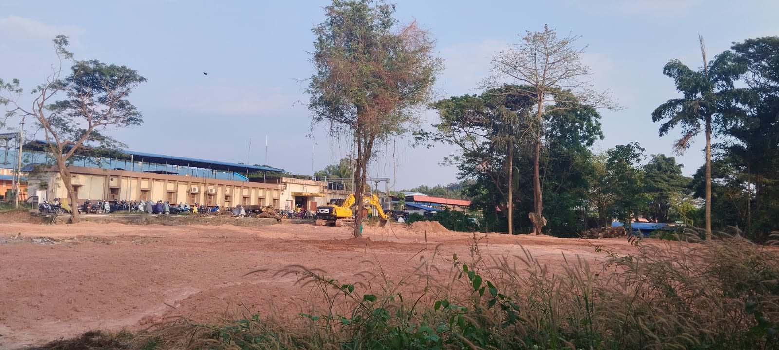 നീലേശ്വരത്ത് പിറ്റ് ലൈന്‍ സ്ഥാപിച്ചാല്‍ കണ്ണൂരും മംഗലാപുരത്തും  നിര്‍ത്തിയിടുന്ന ട്രെയിനുകള്‍ കാസര്‍കോട്ടേക്ക് നീട്ടാം